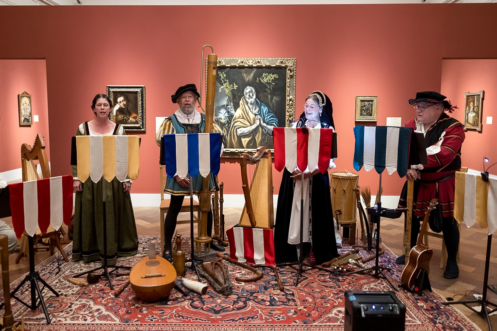 Courtly Noyse performers in San Diego Museum of Art gallery